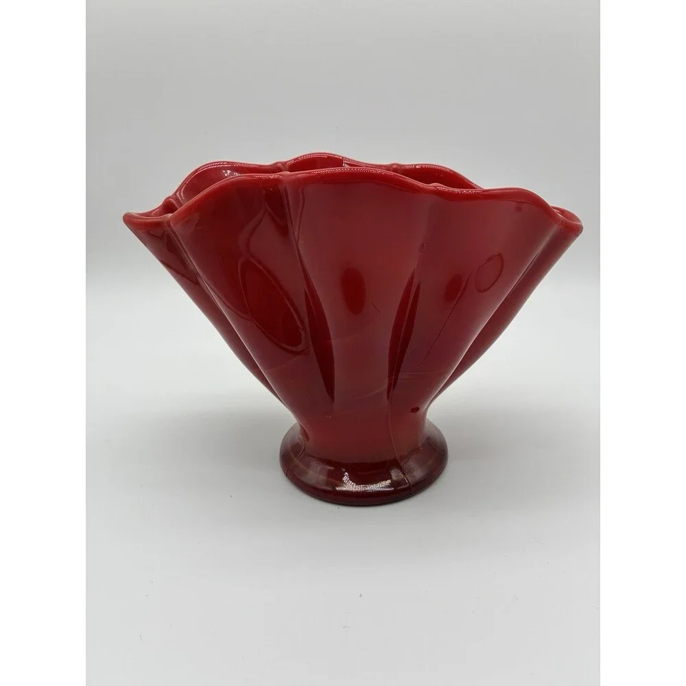 Fenton Mandarin Red Scalloped Fan Vase From 1920s - 1930s.  No Chips Or Breaks.